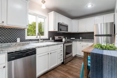 402 Sanstead Street W
