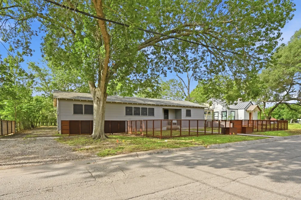 820 Bois D'Arc Street Lockhart, TX 78644