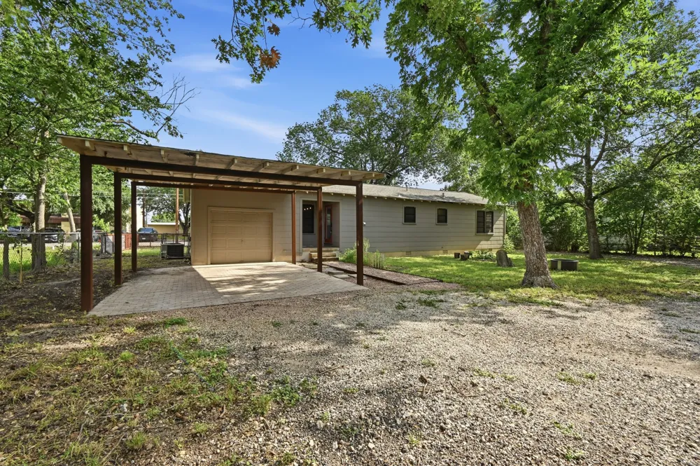 820 Bois D'Arc Street Lockhart, TX 78644
