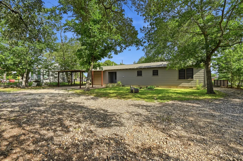 820 Bois D'Arc Street Lockhart, TX 78644