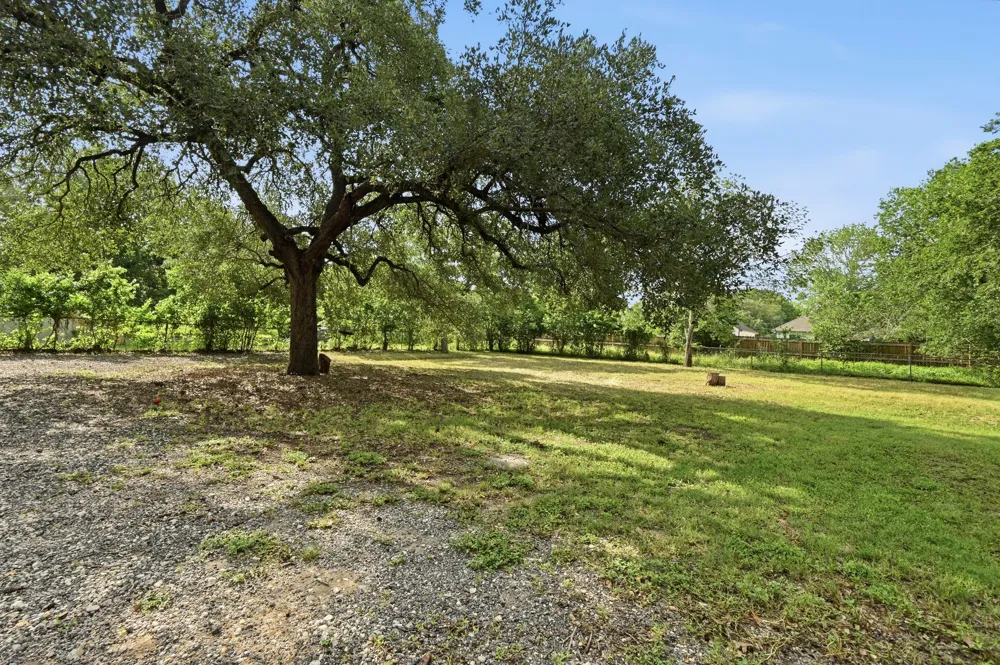 820 Bois D'Arc Street Lockhart, TX 78644