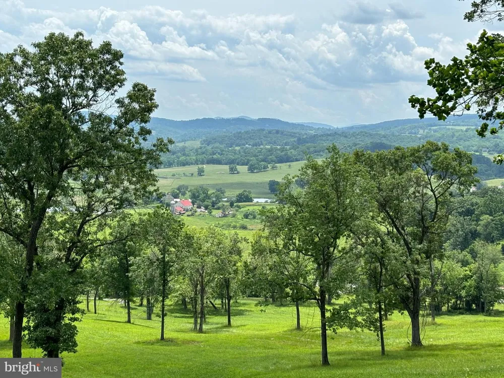 10436 JOHN S MOSBY HIGHWAY Paris, VA 20130
