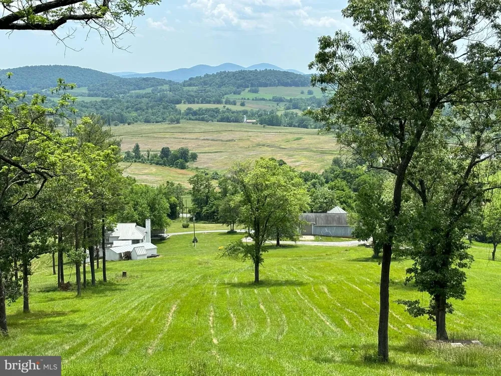 10436 JOHN S MOSBY HIGHWAY Paris, VA 20130