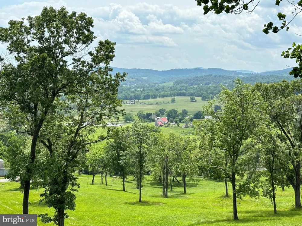 10436 JOHN S MOSBY HIGHWAY Paris, VA 20130