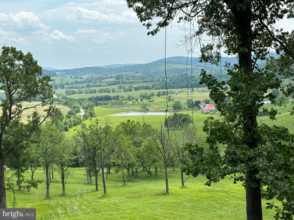 10436 JOHN S MOSBY HIGHWAY Paris, VA 20130