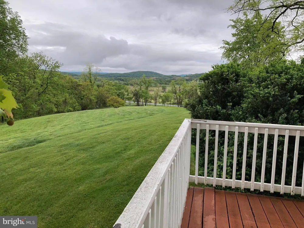 10436 JOHN S MOSBY HIGHWAY Paris, VA 20130