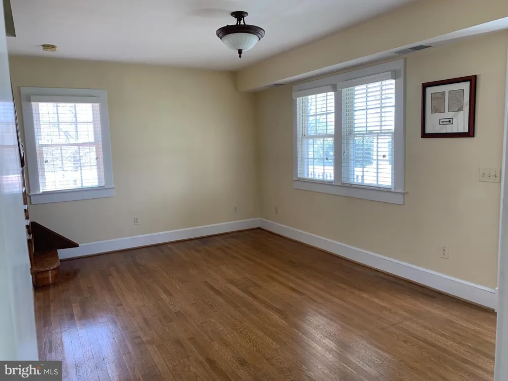 10436 JOHN S MOSBY HIGHWAY Paris, VA 20130