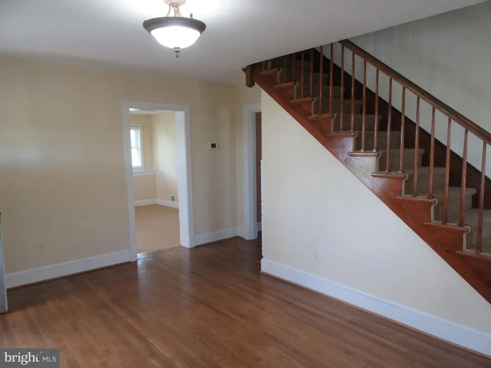 10436 JOHN S MOSBY HIGHWAY Paris, VA 20130