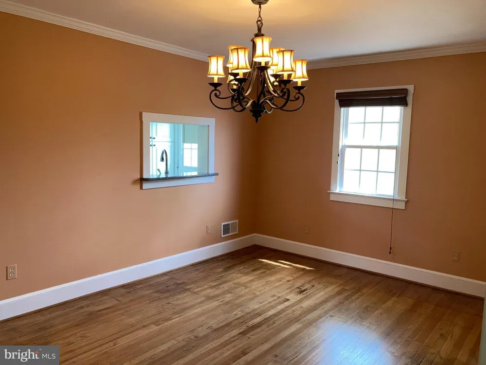 10436 JOHN S MOSBY HIGHWAY Paris, VA 20130