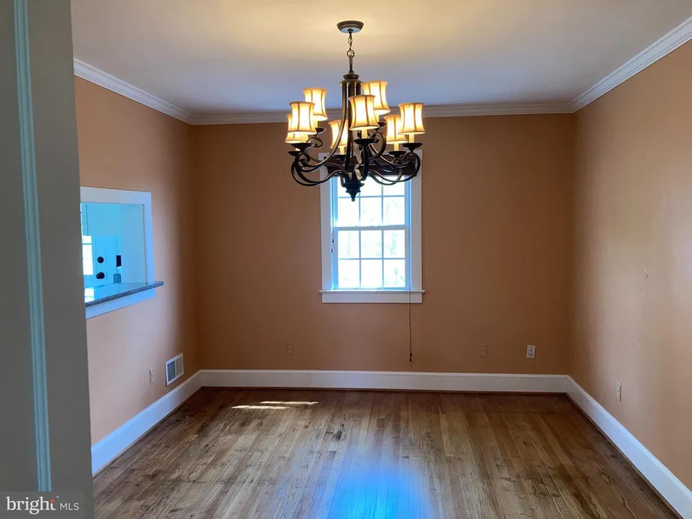 10436 JOHN S MOSBY HIGHWAY Paris, VA 20130
