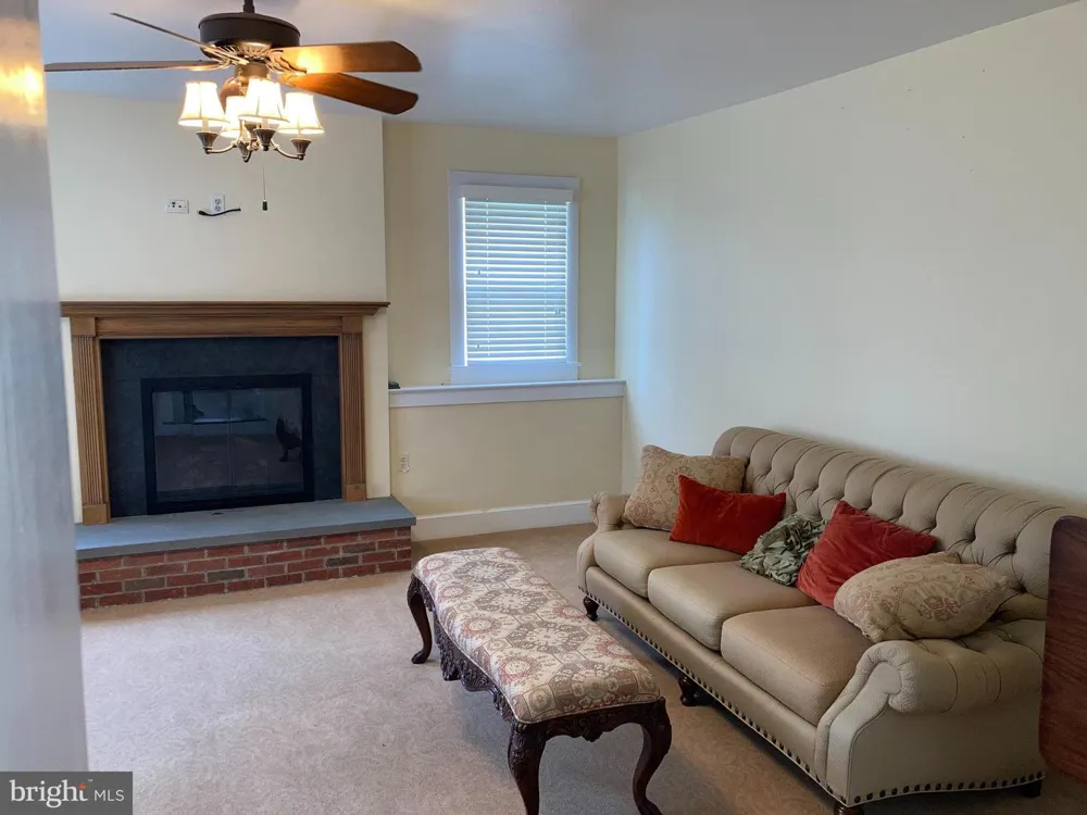 10436 JOHN S MOSBY HIGHWAY Paris, VA 20130