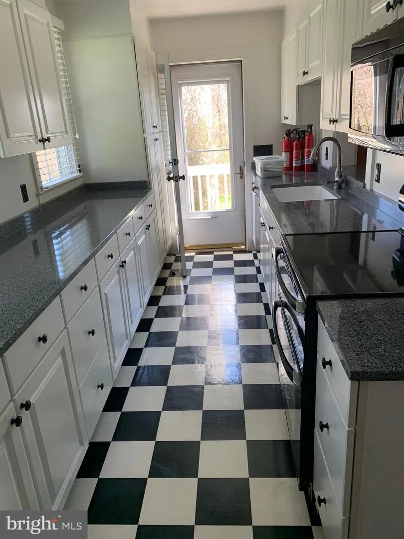 10436 JOHN S MOSBY HIGHWAY Paris, VA 20130