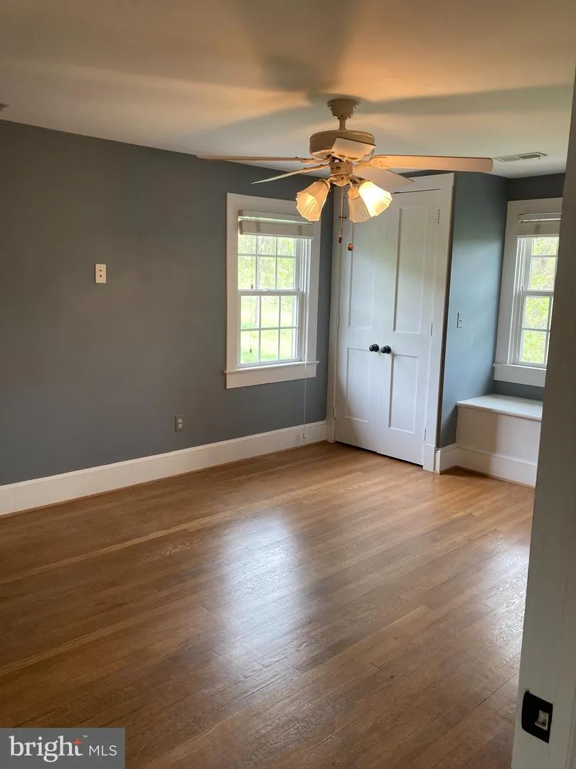 10436 JOHN S MOSBY HIGHWAY Paris, VA 20130