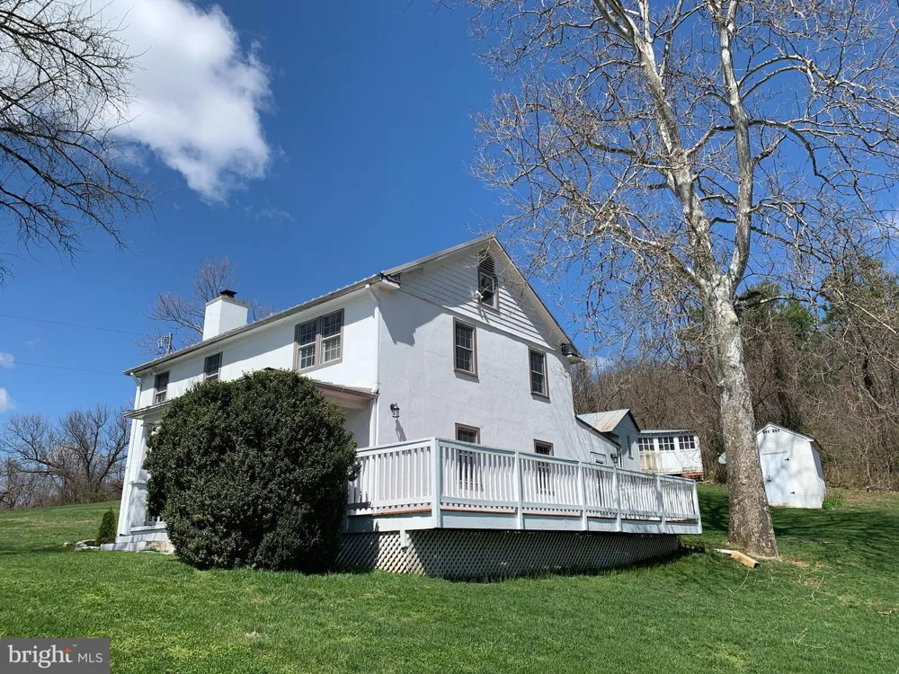 10436 JOHN S MOSBY HIGHWAY Paris, VA 20130