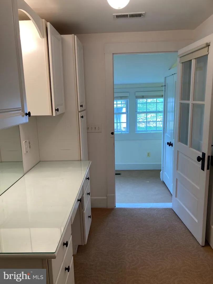 10436 JOHN S MOSBY HIGHWAY Paris, VA 20130