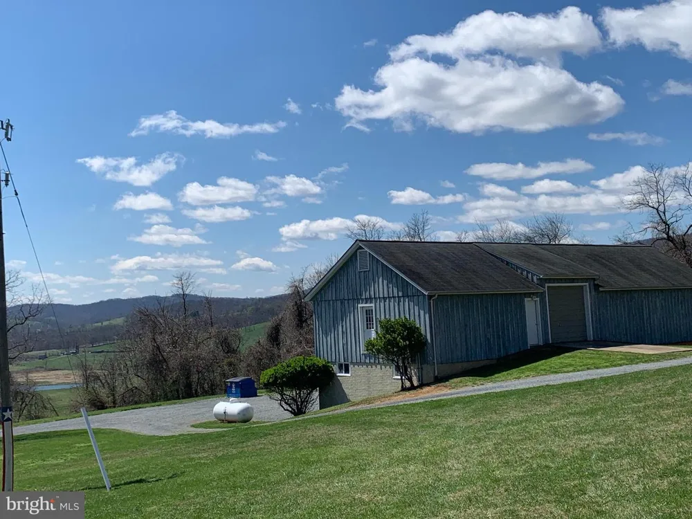 10436 JOHN S MOSBY HIGHWAY Paris, VA 20130