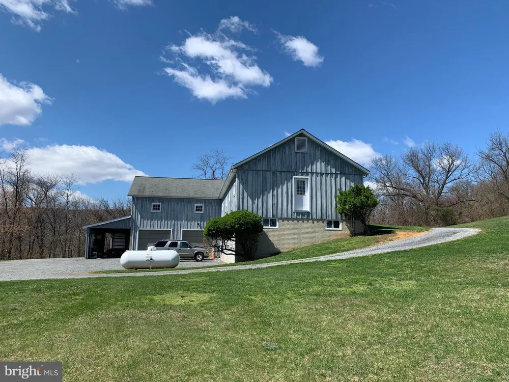 10436 JOHN S MOSBY HIGHWAY Paris, VA 20130
