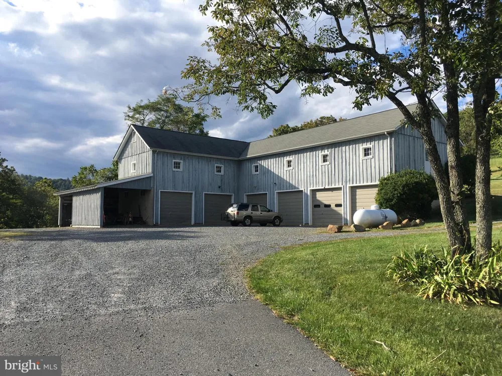 10436 JOHN S MOSBY HIGHWAY Paris, VA 20130
