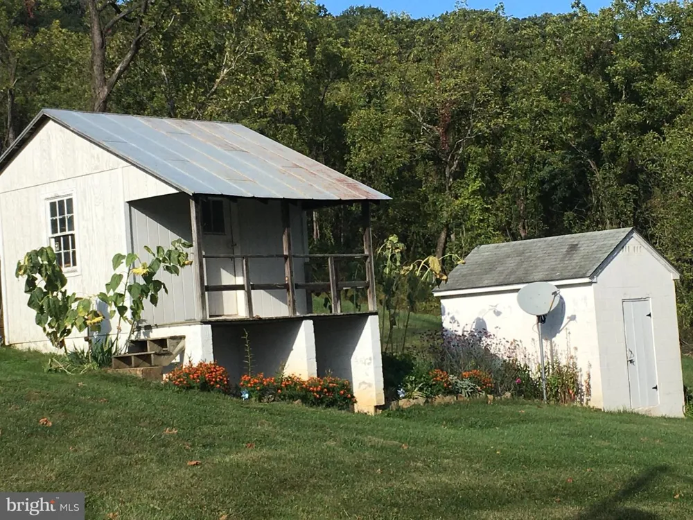 10436 JOHN S MOSBY HIGHWAY Paris, VA 20130