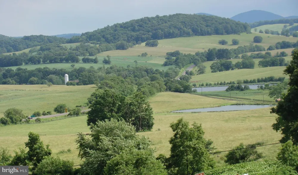 10436 JOHN S MOSBY HIGHWAY Paris, VA 20130