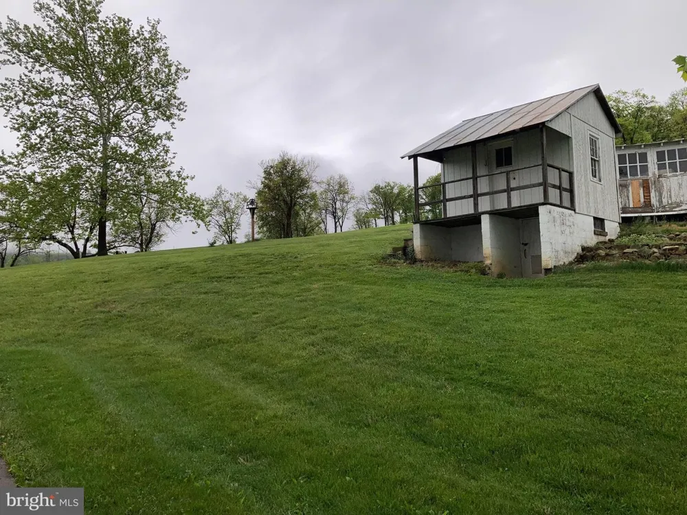 10436 JOHN S MOSBY HIGHWAY Paris, VA 20130