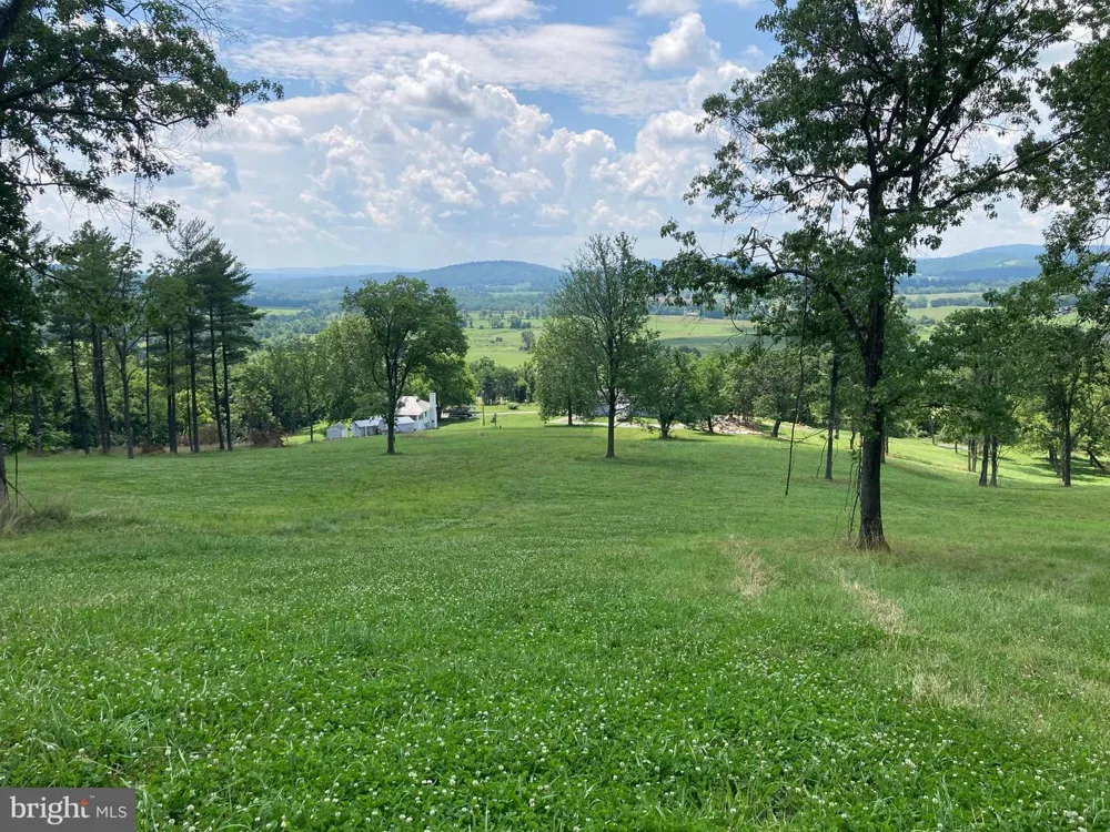 10436 JOHN S MOSBY HIGHWAY Paris, VA 20130