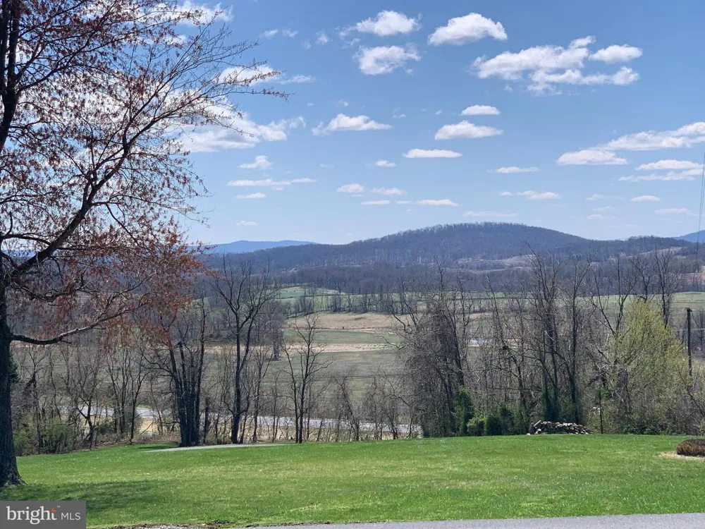 10436 JOHN S MOSBY HIGHWAY Paris, VA 20130