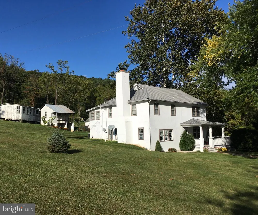 10436 JOHN S MOSBY HIGHWAY Paris, VA 20130
