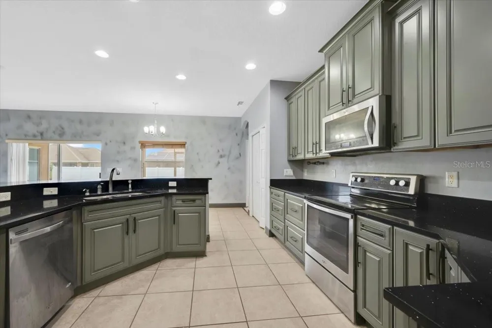2850 SHELDON STREET Lakeland, FL 33813