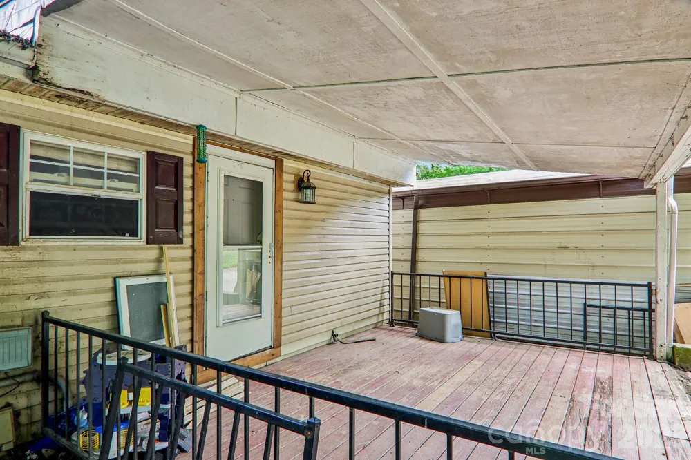 19 Dot Street Clyde, NC 28721