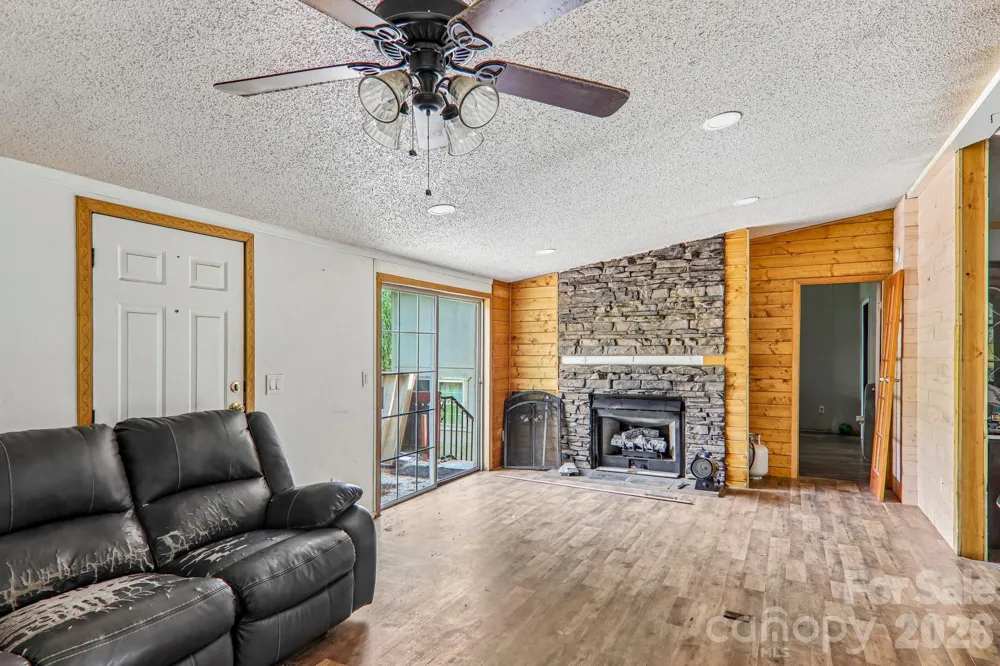 19 Dot Street Clyde, NC 28721