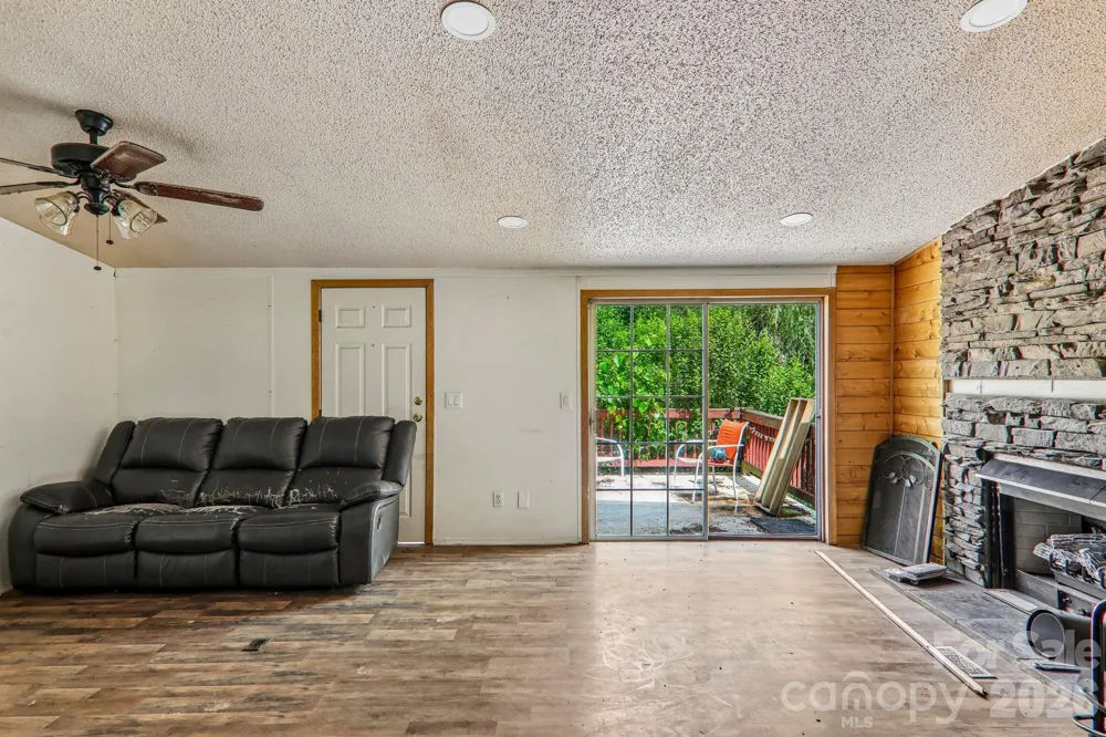 19 Dot Street Clyde, NC 28721