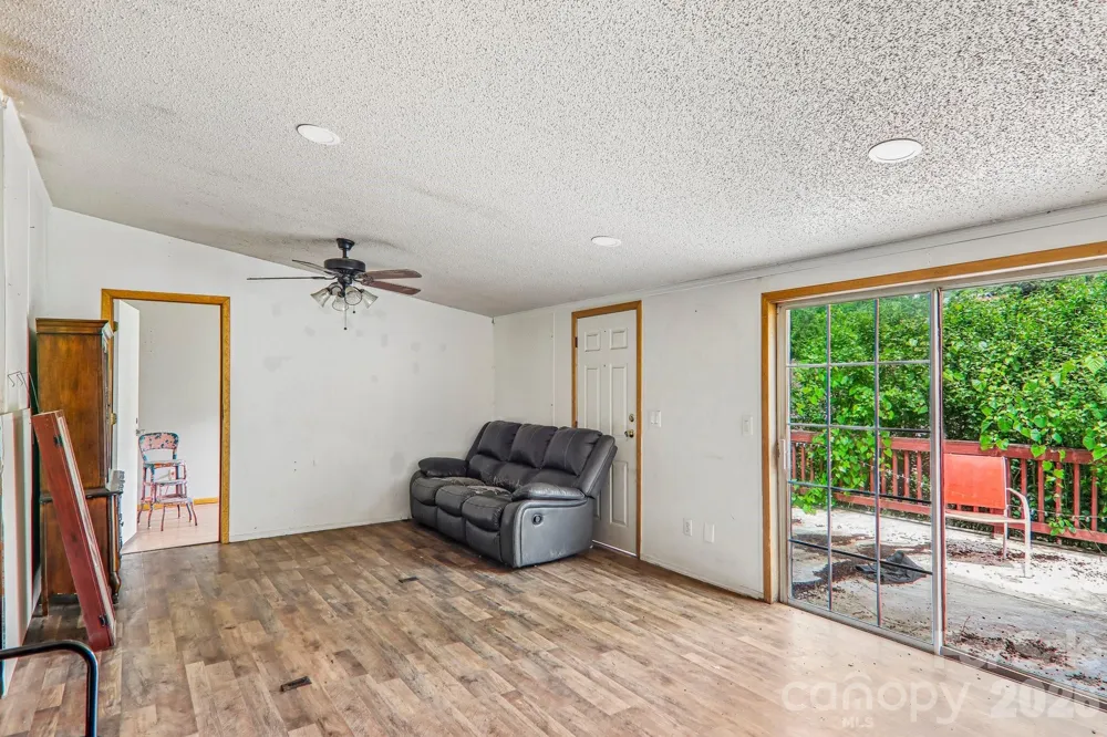19 Dot Street Clyde, NC 28721