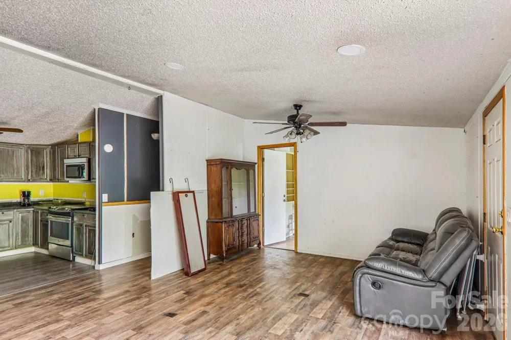 19 Dot Street Clyde, NC 28721