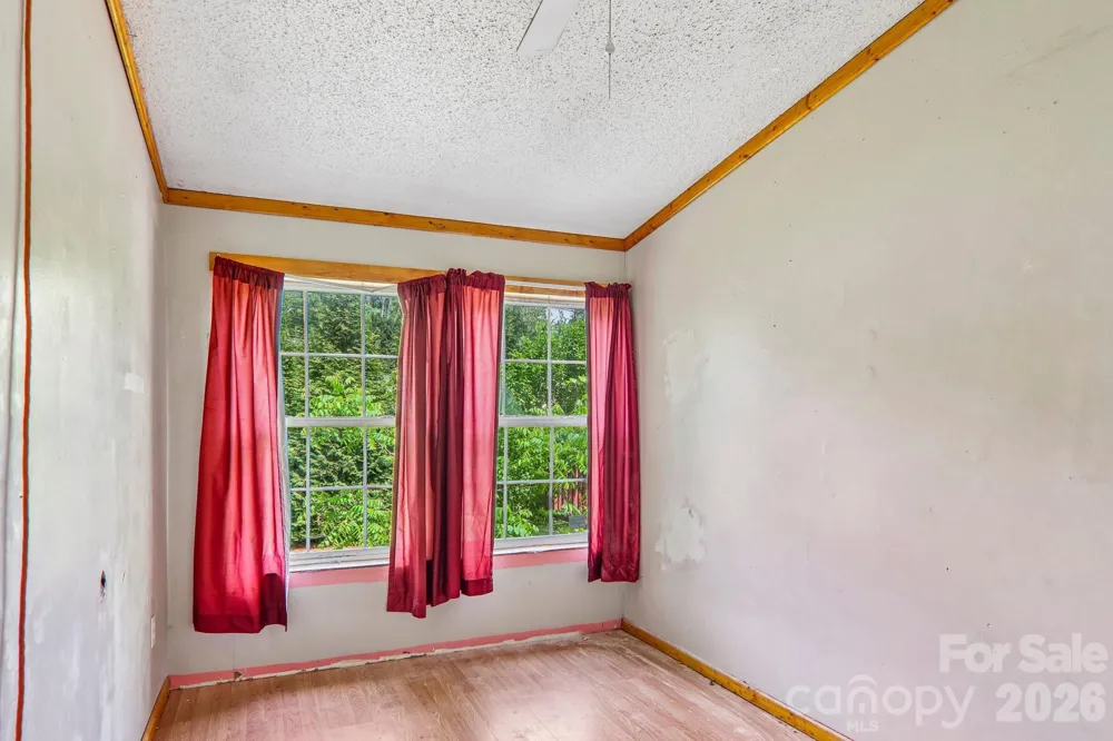 19 Dot Street Clyde, NC 28721