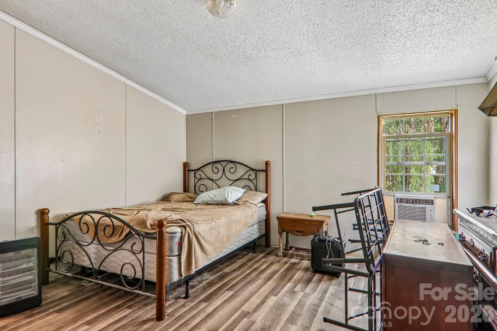 19 Dot Street Clyde, NC 28721