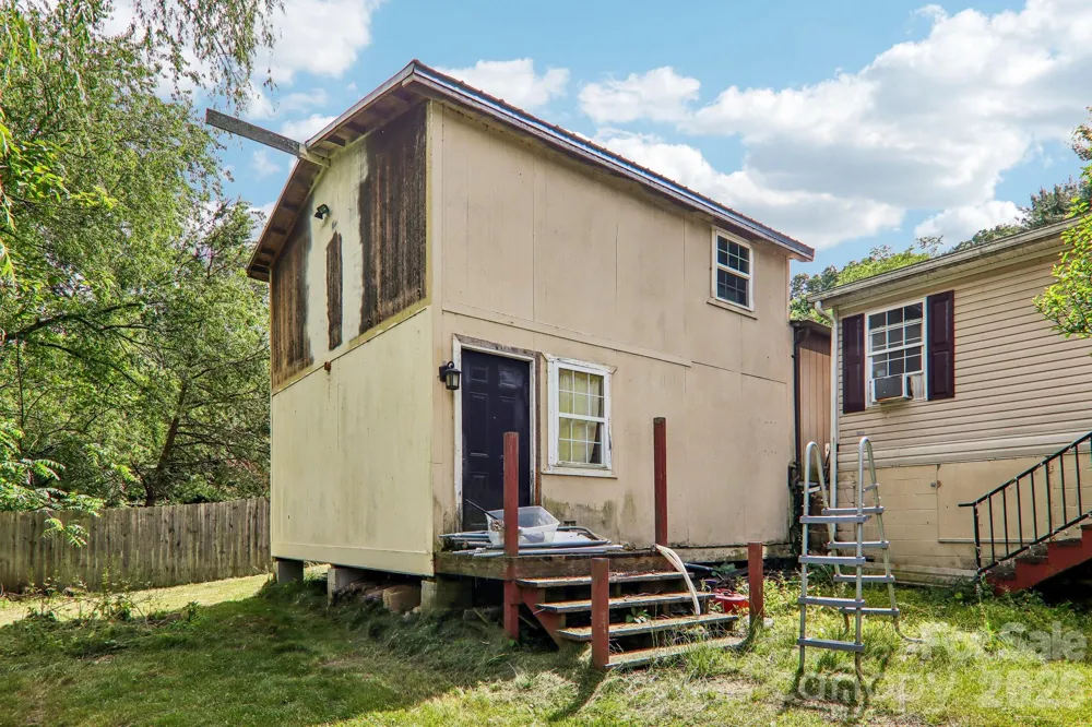 19 Dot Street Clyde, NC 28721