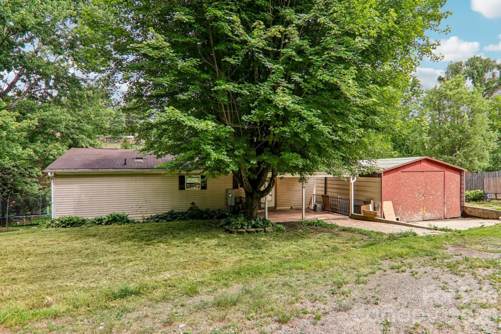 19 Dot Street Clyde, NC 28721