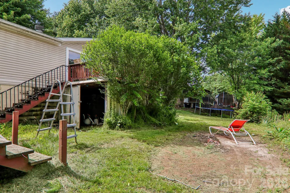 19 Dot Street Clyde, NC 28721