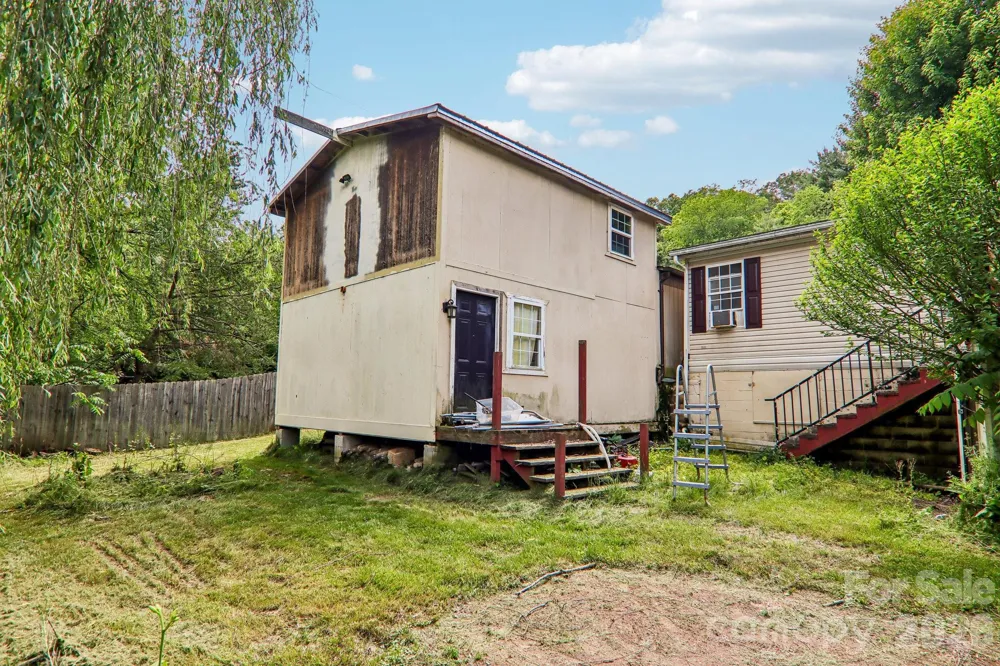 19 Dot Street Clyde, NC 28721