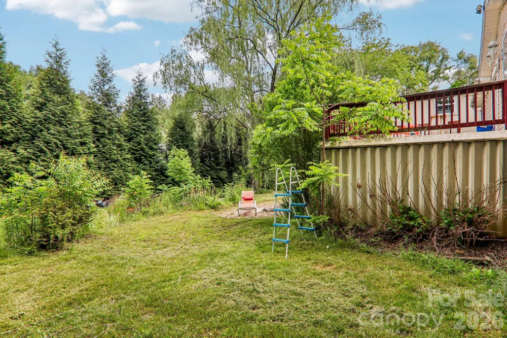 19 Dot Street Clyde, NC 28721