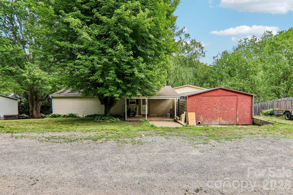 19 Dot Street Clyde, NC 28721