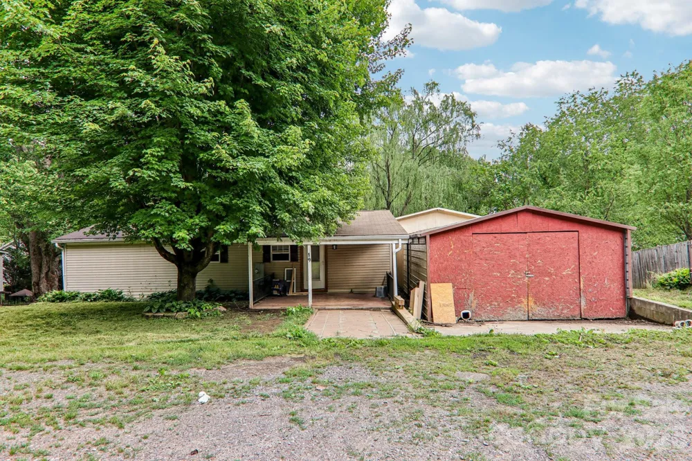 19 Dot Street Clyde, NC 28721