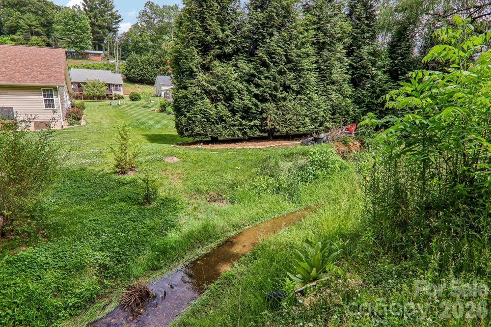 19 Dot Street Clyde, NC 28721