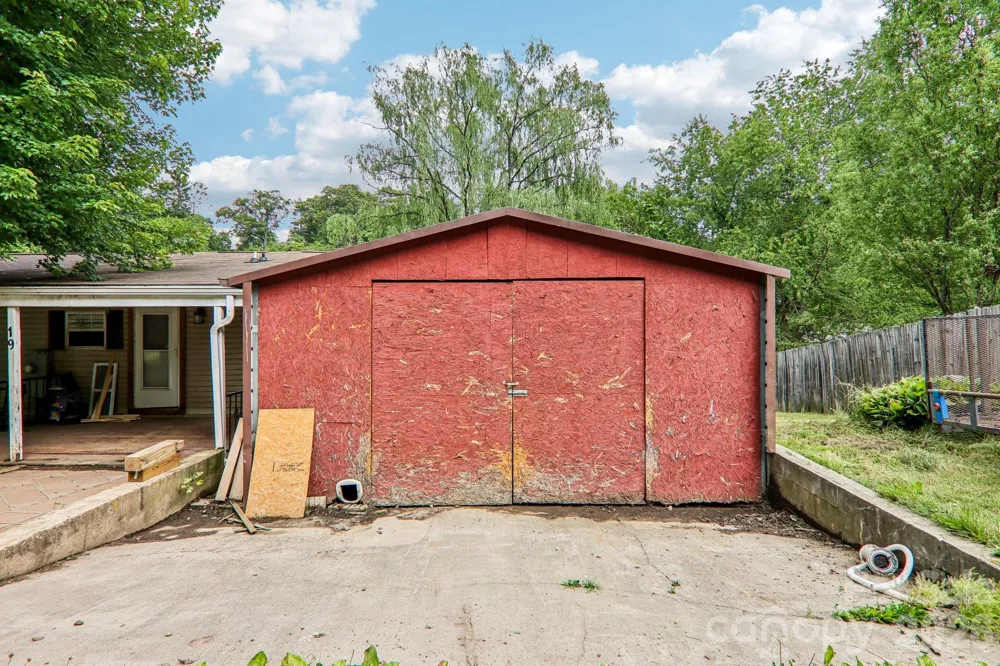 19 Dot Street Clyde, NC 28721