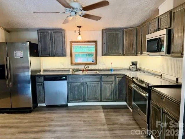 19 Dot Street Clyde, NC 28721