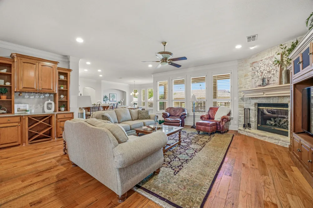 2707 Harborside Drive Granbury, TX 76048