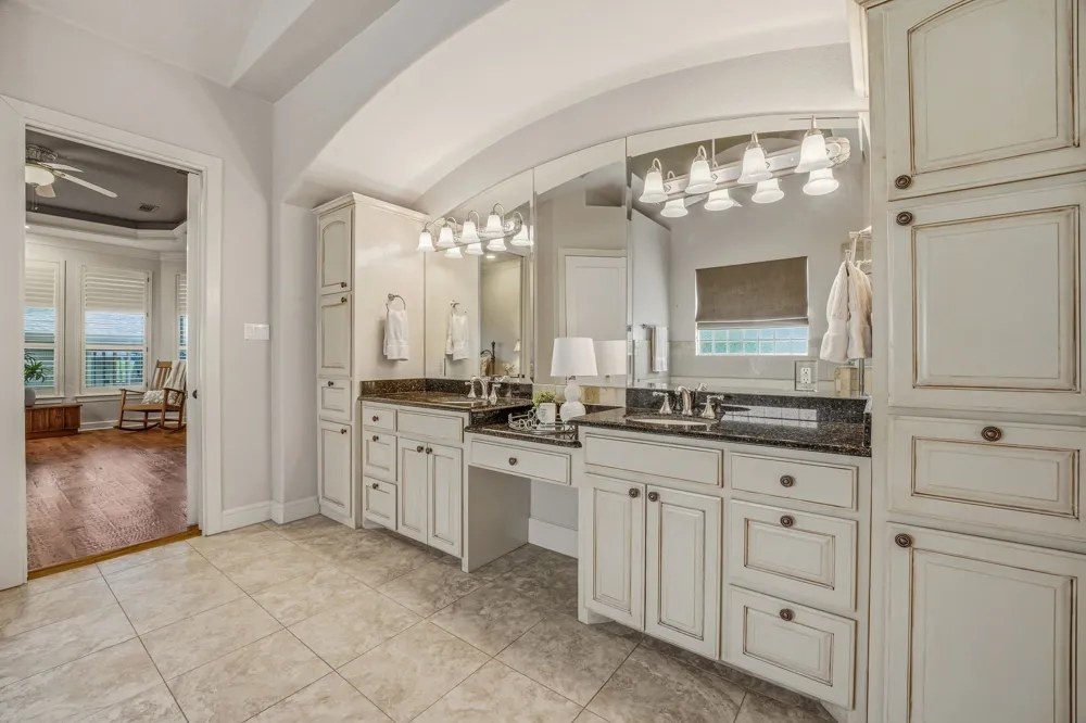 2707 Harborside Drive Granbury, TX 76048