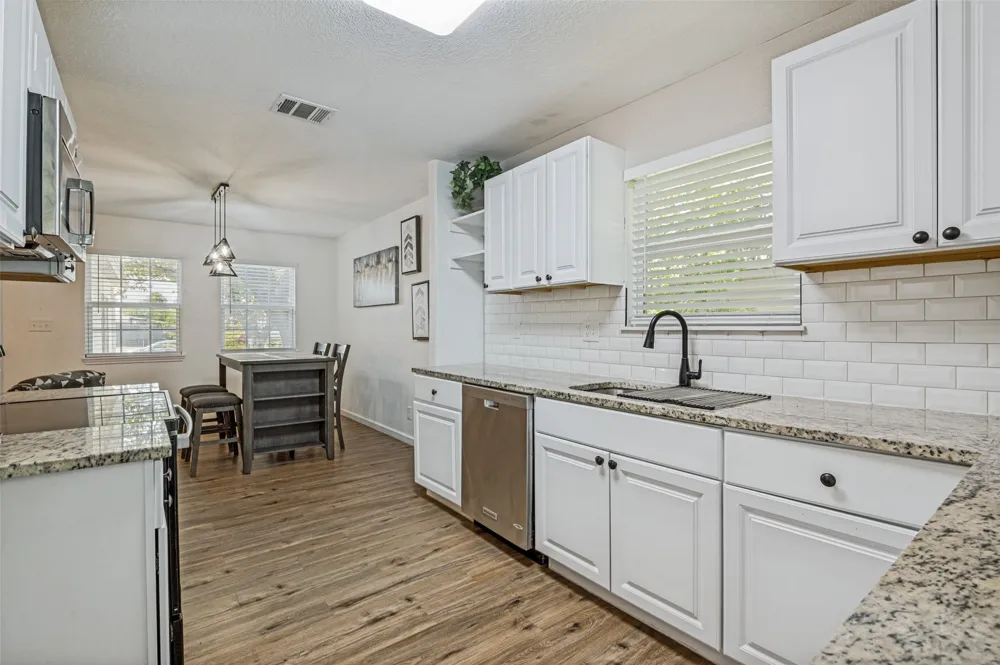 2214 Pine Street Grand Prairie, TX 75050