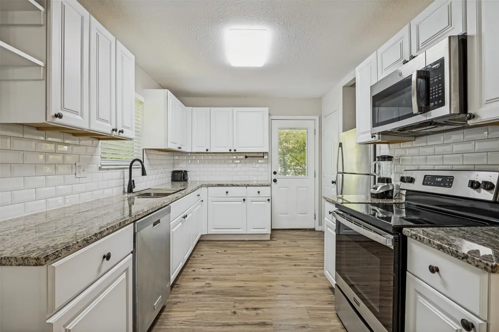 2214 Pine Street Grand Prairie, TX 75050